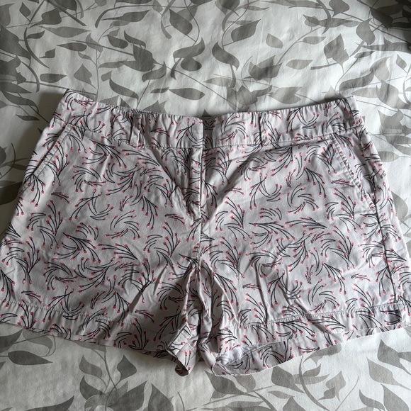 LOFT Pants - LOFT Riviera Floral-Print Chino Shorts